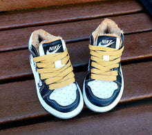 Load image into Gallery viewer, AirDior Sneakers
